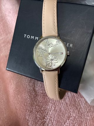Reloj Tommy Hilfiger Beige Floral Nuevo