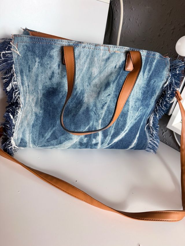 Bolso vaquero con flecos y asas de cuero