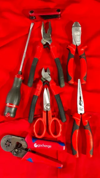 Mochila Wurth con herramientas Facom, NWS, Wiha...