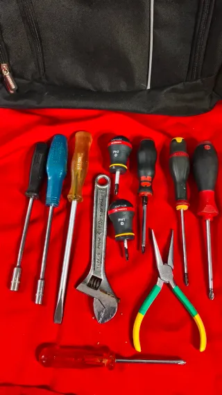 Mochila Wurth con herramientas Facom, NWS, Wiha...