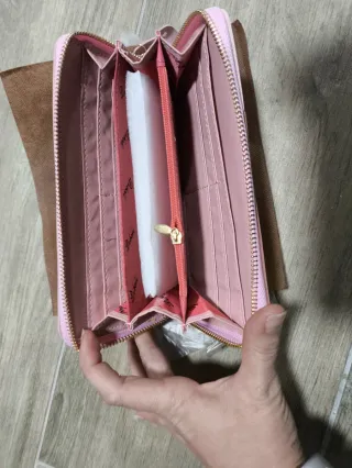 Monedero rosa y marrón