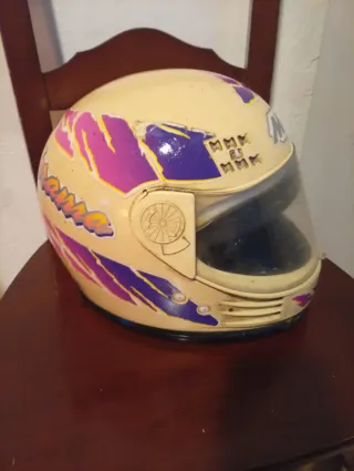 Casco de moto MT amarillo