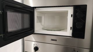 Microondas Zanussi ZMSN5SX 17L