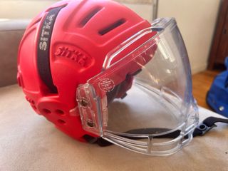 Casco y protecciones hockey patines