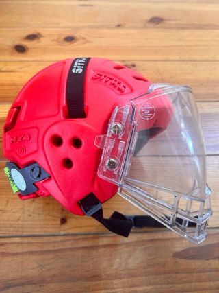 Casco y protecciones hockey patines