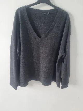 Jersey Bershka Gris Cuello V