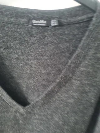 Jersey Bershka Gris Cuello V