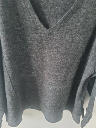 Jersey Bershka Gris Cuello V