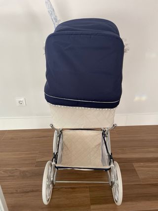 Carrito de muñeca clásico beige y azul