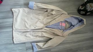 Chubasquero beige mujer