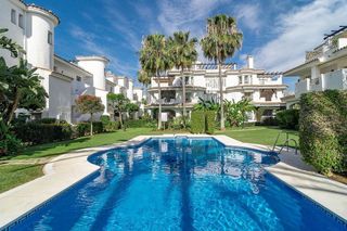 Piso en venta en Los Naranjos - Las Brisas en Marbella