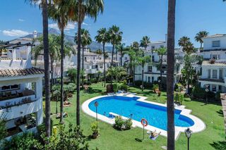 Piso en venta en Los Naranjos - Las Brisas en Marbella