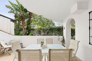 Piso en venta en Los Naranjos - Las Brisas en Marbella
