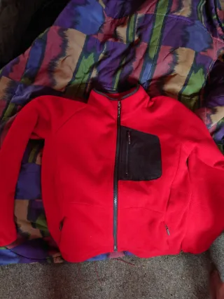 Forro polar Columbia en Rojo precioso. XL de niño