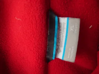 Forro polar Columbia en Rojo precioso. XL de niño