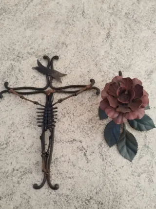 Croce e Rosa in Ferro Battuto