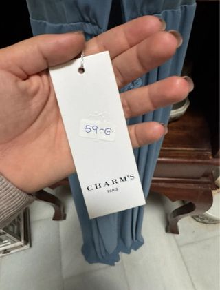 Vestido largo azul con pedrería