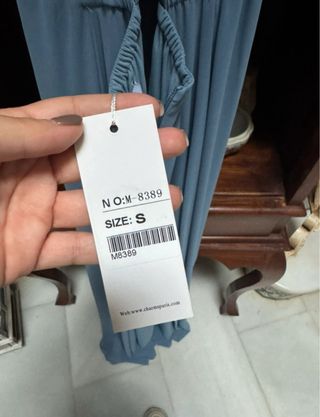 Vestido largo azul con pedrería