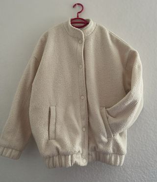 Chaqueta beige estilo bomber talla M