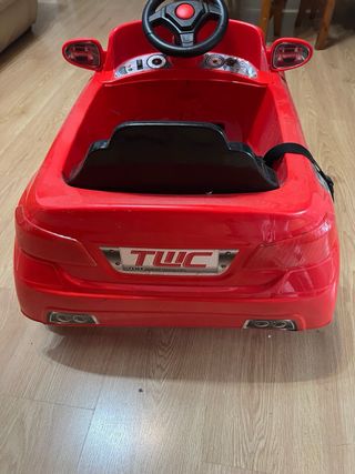 Coche eléctrico infantil rojo