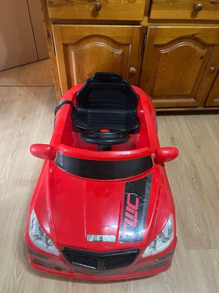 Coche eléctrico infantil rojo