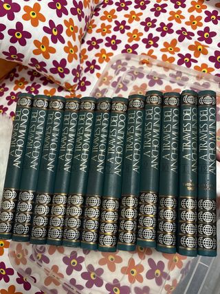 colección de libros: A través del ancho mundo