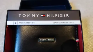 Cartera Tommy Hilfiger Cuero Negra Nueva