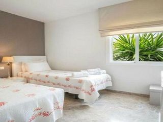 Casa adosada en alquiler en Los Naranjos - Las Brisas en Marbella