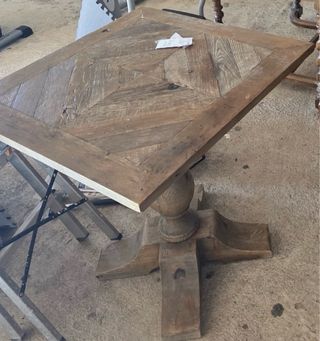 Mesa de comedor maciza de madera antigua