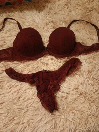 Conjunto lencería encaje burdeos