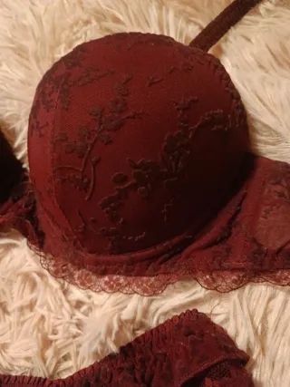 Conjunto lencería encaje burdeos