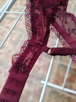 Conjunto lencería encaje burdeos