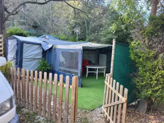 Parcela con caravana