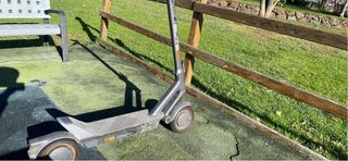 Patinete eléctrico gris