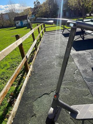 Patinete eléctrico gris