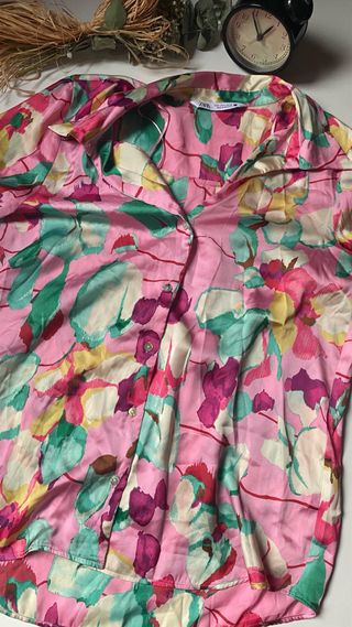 camisa Zara flores Talla S