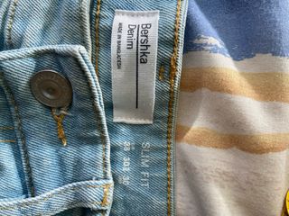 Pantalón vaquero Bershka azul claro