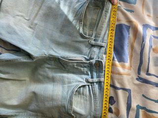 Pantalón vaquero Bershka azul claro
