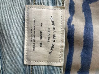 Pantalón vaquero Bershka azul claro