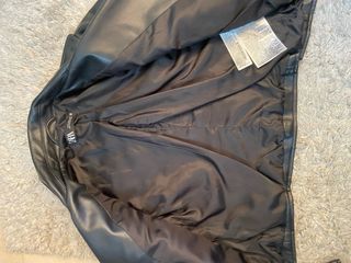 Cazadora efecto cuero Zara Negra