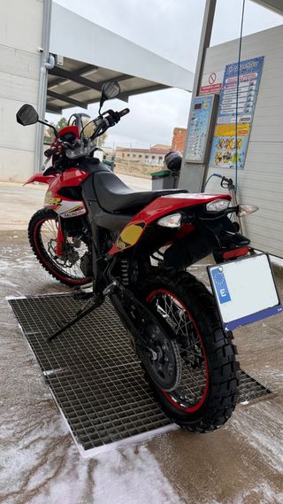 moto UM DSR EX 125cc impecable.