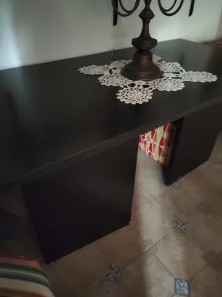 Mesa de despacho negra de madera