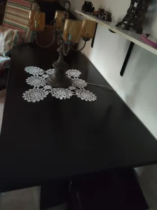 Mesa de despacho negra de madera