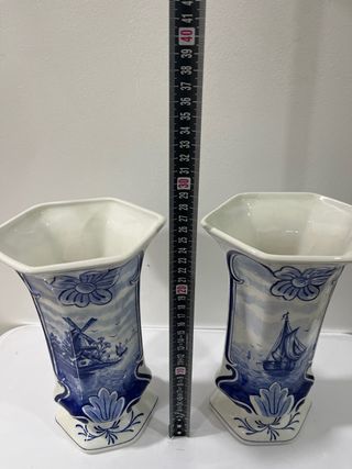 2 Antichi Vasi in Porcellana Olandese