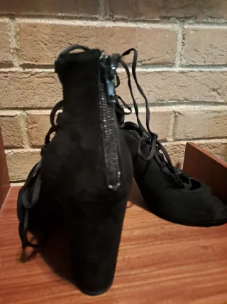 Scarpe con lacci in camoscio nero con zip