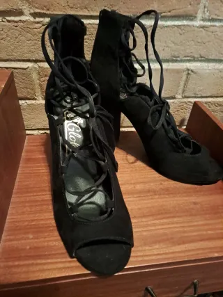 Scarpe con lacci in camoscio nero con zip