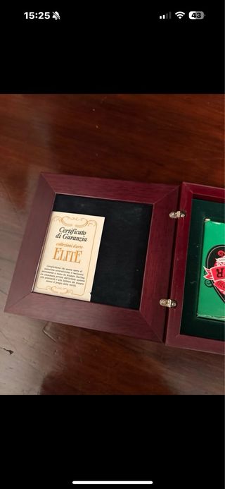 Scatola da gioco con 6 dadi e un mazzo di carte