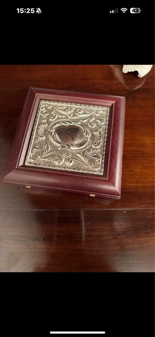 Scatola da gioco con 6 dadi e un mazzo di carte