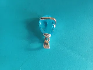 Ciondolo charm blu e argento