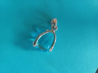 Ciondolo charm blu e argento